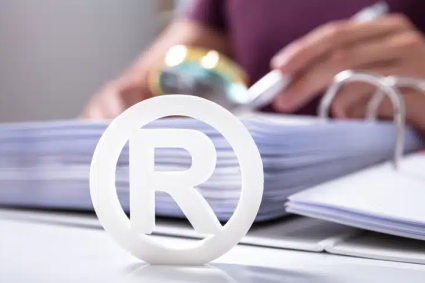 Contrat de licence de marque : les clauses essentielles à ne pas négliger